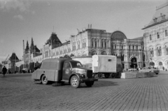 Oroszország, Moszkva, Vörös tér, szemben a GUM áruház., 1968, Bojár Sándor, GAZ-márka, GAZ 51, lakókocsi, utcaseprő, Fortepan #179689