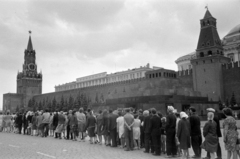 Oroszország, Moszkva, Vörös tér, sorban állók a Lenin mauzóleumhoz., 1967, Bojár Sándor, Fortepan #179774