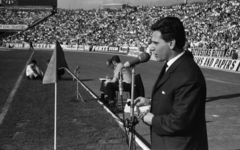 Magyarország, Népstadion, Budapest XIV., 1965. szeptember 5., Magyarország - Ausztria 3:0 (2:0) VB selejtező labdarúgó-mérkőzés. A riporter Szűcs Ferenc., 1965, Bojár Sándor, Budapest, Fortepan #179902