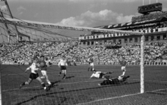 Magyarország, Népstadion, Budapest XIV., 1965. szeptember 5. Magyarország - Ausztria 3:0 (2:0) VB selejtező labdarúgó-mérkőzés., 1965, Bojár Sándor, Budapest, Fortepan #179907