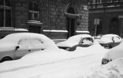 Magyarország, Budapest VII., Hársfa utca, jobbra a Dohány utca., 1975, Bojár Sándor, hó, Skoda-márka, Wartburg-márka, Wartburg 353, Budapest, Fortepan #179933