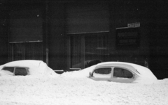 Magyarország, Budapest VII., a felvétel a Dohány utca 57. számú ház előtt készült., 1975, Bojár Sándor, hó, Trabant-márka, Volkswagen-márka, Trabant 601, Volkswagen Bogár, Budapest, Fortepan #179939