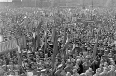 Magyarország, Budapest V., Kossuth Lajos tér, választási nagygyűlés., 1953, Magyar Rendőr, zászló, Lenin-ábrázolás, tányérsapka, Rákosi Mátyás-ábrázolás, Sztálin ábrázolás, Budapest, Mao Ce Tung-ábrázolás, ködvágó sapka, Fortepan #17997