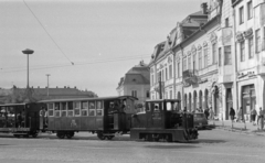 Magyarország, Nyíregyháza, Hősök tere (Tanácsköztársaság tér), az NyVKV (Nyíregyházavidéki Kisvasutak) szerelvénye a villamossal közös pályaszakaszon., 1968, Bojár Sándor, kisvasút, Fortepan #180013