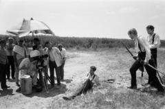 Magyarország, Velencei-tó, Pákozd, Szúnyog-sziget, a „Die letzte Kompanie” (Az utolsó csapat) című 1930-as német film új változatának forgatása Eine Handvoll Helden (Die letzte Kompanie) címmel. A földön Tordy Géza színművész fekszik., 1967, Bojár Sándor, filmforgatás, Fortepan #180189