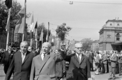 Magyarország, Budapest VIII., Kerepesi út, a Keleti pályaudvar érkezési oldala. Az NDK párt- és kormányküldöttségének ünnepélyes fogadása 1967. május 18-án. Balra Kádár János, mögötte takarva Fock Jenő, tölük jobbra Walter Ulbricht és Willi Stoph.
, 1967, Bojár Sándor, Budapest, Fortepan #180226