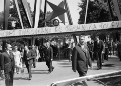 Magyarország, Városliget, Budapest XIV., a Szovjet tudomány és technika 50 éve, jubileumi kiállítás a BNV területén 1967. szeptember 1-24 között. Előtérben jobbra L. I. Brezsnyev és balra kissé takarva A. A. Gromiko, a kiállításról távoznak., 1967, Bojár Sándor, Budapest, Fortepan #180257