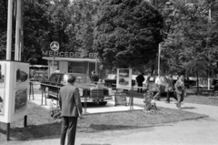 Hungary, Budapest XIV., a Mercedes-Benz autógyár kiállítása., 1966, Bojár Sándor, Mercedes-brand, international fair, Budapest, Mercedes 600, Fortepan #180269