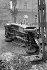 Magyarország, Budapest XII., Krisztina körút, közlekedési baleset a Vérmezőnél, háttérben a Maros utca torkolata., 1967, Bojár Sándor, Budapest, Fortepan #180305