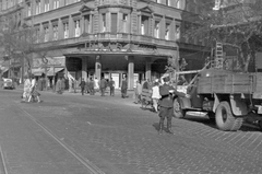 Hungary, Budapest VII., Erzsébet (Lenin) körút - Dohány utca sarok., 1954, Magyar Rendőr, commercial vehicle, cop, movie theater, Budapest, Zis-brand, Fortepan #18038