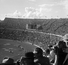 Finnország, Helsinki, XV. nyári olimpiai játékok., 1952, Bojár Sándor, képarány: négyzetes, közönség, eredményjelző, tömeg, stadion, Fortepan #180415