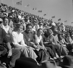 Finnország, Helsinki, XV. nyári olimpiai játékok., 1952, Bojár Sándor, képarány: négyzetes, közönség, zászló, Fortepan #180417