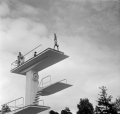 Finnország, Helsinki, XV. nyári olimpiai játékok., 1952, Bojár Sándor, sportoló, olimpia, köztéri óra, ugrótorony, kézenállás, Fortepan #180477