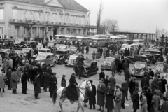 Magyarország, budai Vár, Budapest I., Szent György tér, balra a Sándor-palota (ekkor Miniszterelnöki palota)., 1940, Bojár Sándor, Budapest, Fortepan #180529