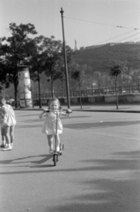 Hungary, Budapest V., Dunakorzó, háttérben a Gellért-hegy., 1955, Bojár Sándor, scooter, Budapest, Fortepan #180575