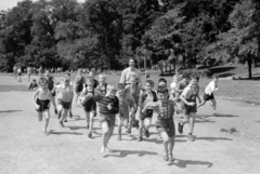 Hungary, Budapest II., Nagyrét., 1955, Bojár Sándor, Budapest, boys, running, Fortepan #180591