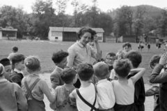 Hungary, Budapest II., Nagyrét., 1955, Bojár Sándor, Budapest, boys, talks, teacher, Fortepan #180592