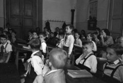 1955, Bojár Sándor, winter, hands behind the back, Little drummer, school desk, classroom, Fortepan #180593