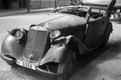 Hungary, Budapest II., a felvétel a Lövőház utca 5., a Gém Garage gépjárműszervíz melletti ház előtt készült., 1948, Bojár Sándor, accident, Mercedes-brand, wreck, automobile, Budapest, number plate, convertible, Fortepan #180605