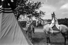 Hungary, Kisoroszi, az indián tábor lakói - Sastoll és Musztang., 1966, Bojár Sándor, tent, rider, headdress, indian, Fortepan #180682