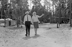 Hungary, Déry Tibor író és harmadik felesége, Kunsági Mária Erzsébet., 1965, Kotnyek Antal, celebrity, woods, man, woman, double portrait, hold hands, Fortepan #18225