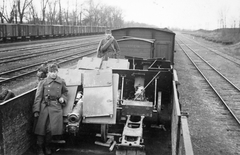 Magyarország, Budapest XV.,Budapest IV., Rákospalota - Újpest vasútállomás. 15/31M 75 mm-es Skoda hegyiágyú kezelőivel bevagonírozva., 1942, Saly Noémi, vasút, honvéd, második világháború, Budapest, Fortepan #18294