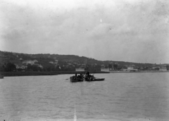 Magyarország, Balatonalmádi, halászbárkák a Balatonon, távolabb a strand épülete látszik, a felvétel 1930 körül készült. Leltári jelzet: MMKM TEMGY 2019.1.1. 0412, 1930, Magyar Műszaki és Közlekedési Múzeum / BAHART Archívum, Fortepan #183264