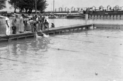 Magyarország,Balaton, Siófok, kikötő, úszóverseny az 1936-os magyar olimpikonok részvételével (Csik Ferenc, Gróf Ödön és mások). Leltári jelzet: MMKM TEMGY 2019.1.1. 0102, 1936, Magyar Műszaki és Közlekedési Múzeum / BAHART Archívum, Fortepan #183275