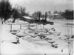 Magyarország,Balaton, Siófok, telelő hajók a befagyott öbölben. Leltári jelzet: MMKM TEMGY 2019.1.1. 0014, 1931, Magyar Műszaki és Közlekedési Múzeum / BAHART Archívum, Fortepan #183287