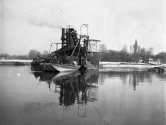 Magyarország,Balaton, Siófok, »BALATON (1909) kotróhajó munkában« Leltári jelzet: MMKM TEMGY 2019.1.1. 0064, 1936, Magyar Műszaki és Közlekedési Múzeum / BAHART Archívum, Fortepan #183306