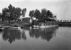 Magyarország,Balaton, Siófok, »BALATON (1909) kotróhajó partra húzása 1936-37 körül« Leltári jelzet: MMKM TEMGY 2019.1.1. 0066, 1936, Magyar Műszaki és Közlekedési Múzeum / BAHART Archívum, Fortepan #183307