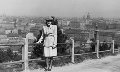 Magyarország, Tabán, Budapest I., panoráma., 1943, Saly Noémi, portré, korlát, nő, Budapest, Fortepan #18333