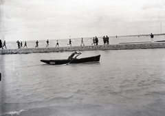 Magyarország,Balaton, Siófok, »Halászok és hajósok evezős versenye a siófoki kikötőben, 1935-ben a Nemzetközi Sporthéten« Leltári jelzet: MMKM TEMGY 2019.1.1. 1291, 1935, Magyar Műszaki és Közlekedési Múzeum / BAHART Archívum, Fortepan #183546