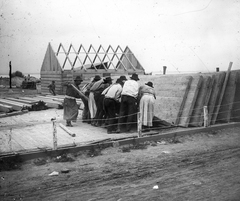 Magyarország,Balaton, Révfülöp, »Vasbeton lemezek kézi erővel való mozgatása« Leltári jelzet: MMKM TEMGY 2019.1.1. 1406, 1912, Magyar Műszaki és Közlekedési Múzeum / BAHART Archívum, építkezés, építőanyag, vasbeton, Fortepan #183604