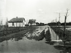 Hungary, Balatonboglár, a talajvíz alatt álló Radnóti Miklós utca házsora. Leltári jelzet: MMKM TEMGY 2019.1.1. 0242, 1915, Magyar Műszaki és Közlekedési Múzeum / BAHART Archívum, inland excess water, Fortepan #183608