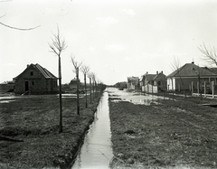 Magyarország, Balatonboglár, a víz alatt álló Radnóti Miklós utca. Leltári jelzet: MMKM TEMGY 2019.1.1. 0241, 1926, Magyar Műszaki és Közlekedési Múzeum / BAHART Archívum, Fortepan #183630