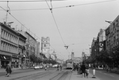 Magyarország, Debrecen, Piac utca (Vörös Hadsereg útja), balra a református Kistemplom (Csonkatemplom), jobbra háttérben a Református Nagytemplom., 1973, Breuer Pál, Fortepan #183683