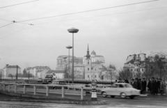 Magyarország, Budapest I., közúti felüljáró az Erzsébet híd budai hídfője mellett, háttérben az Alexandriai Szent Katalin-templom és a Budavári Palota (korábban Királyi Palota), 1965, Breuer Pál, Budapest, Fortepan #183720