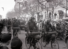 Magyarország, Budapest IX., Ferenc körút a Boráros tér felé nézve., 1941, Divéky István, kerékpár, Rába 38M Botond, kerékpáros alakulat, Budapest, Fortepan #183800