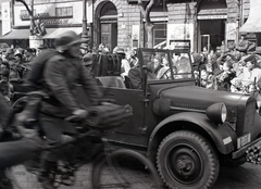 Magyarország, Budapest IX., Ferenc körút., 1941, Divéky István, Általános Honvédségi Gépjármű Embléma, Mercedes-Benz G5, kerékpáros alakulat, Budapest, Fortepan #183801