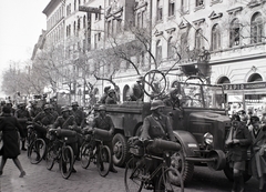 Magyarország, Budapest IX., Ferenc körút a Boráros tér felé nézve., 1941, Divéky István, kerékpár, Rába 38M Botond, kerékpáros alakulat, Budapest, Fortepan #183802