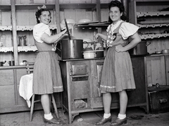 Romania,Transylvania, 1940, Divéky István, kitchen, camp, girl, Fortepan #183822