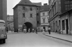 Czech Republik, Brno, Orlí ulice, szemben a Menin-kapu (Měnínská brána), Brno egyetlen fentmaradt városkapuja., 1963, Dömölky Etelka, Czechoslovakia, Fortepan #183941