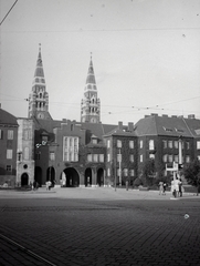 Magyarország, Szeged, Aradi vértanúk tere (Gizella tér). Az egyetem épületei mögött a Fogadalmi templom tornyai., 1941, Ferencz Zoltán Zénó, Fortepan #184059