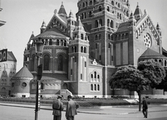 Magyarország, Szeged, Dóm tér, Fogadalmi templom., 1941, Ferencz Zoltán Zénó, lámpaoszlop, kandeláber, Fortepan #184060