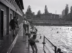 Magyarország, Eger, Bárány uszoda (Verseny uszoda), jobbra a háttérben a Líceum.
, 1938, Ferencz Zoltán Zénó, strand, uszoda, Fortepan #184095