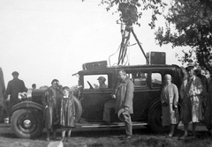 Magyarország, Tát, A Magyar Filmiroda hangoskocsija a Táti gyorsasági autóversenyen., 1934, Győr Város Levéltára, filmforgatás, filmkamera, automobil, Fortepan #18424