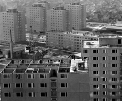 Hungary, Újpalota, Budapest XV., kilátás a Nyírpalota (Hevesi Gyula) út 71. szám alatti un. víztoronyházból a Nádastó park panelházai felé. Előtérben az építés alatt álló Páskomliget utca 2-es számú épület., 1976, Horváth Péter, Budapest, tall house, blocks, Fortepan #184659