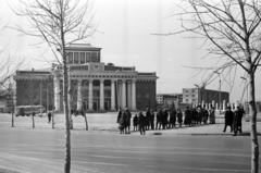 Mongólia, Ulánbátor, Dzsingisz sugárút, balra a Nemzeti Akadémiai Drámai Színház, 1967, Inkei Péter, Fortepan #184812