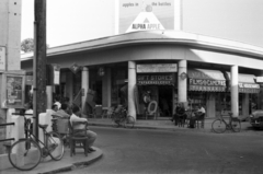 Ciprus, Girne, (ekkor Kerínia), Ziya Rızkı Caddesi - Atatürk Caddesi sarok (ekkor Hellas Str. 72-74.)., 1966, Inkei Péter, Fortepan #184820